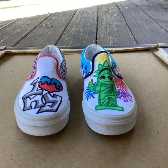 Vans NWOT white shoes with graffiti New York graphics, size 1 - Picture 6 of 11